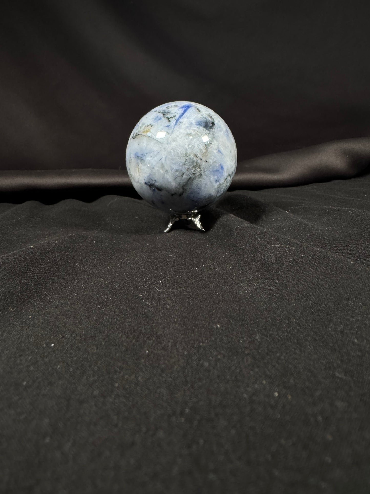 UV Reactive Sodalite Sphere 62mm