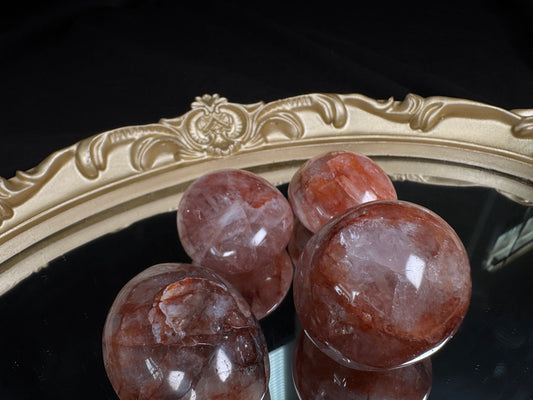 Fire quartz Palm-stone